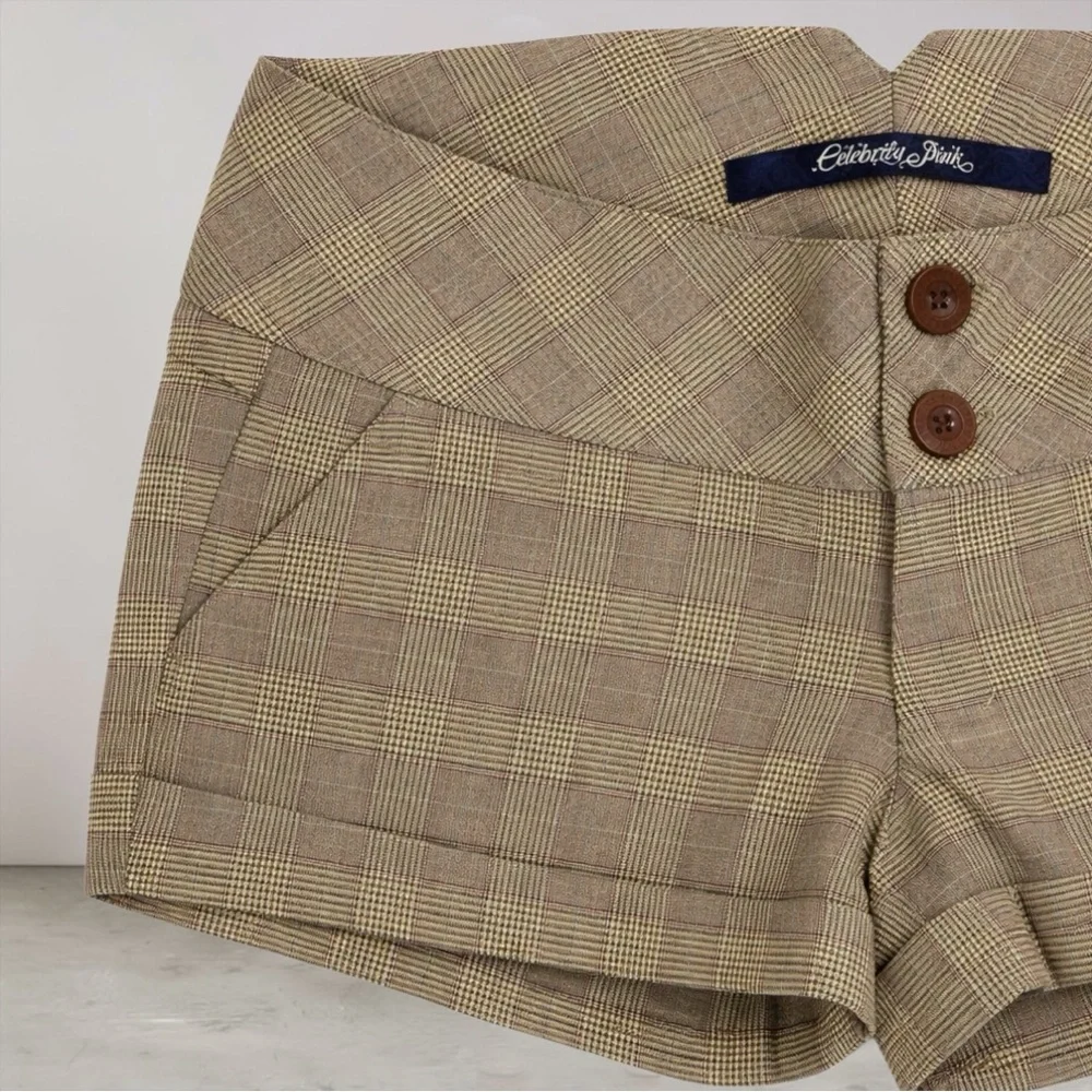 New Celebrity Pink Plaid High-Waist Cuffed Women's Shorts - Beige Plaid